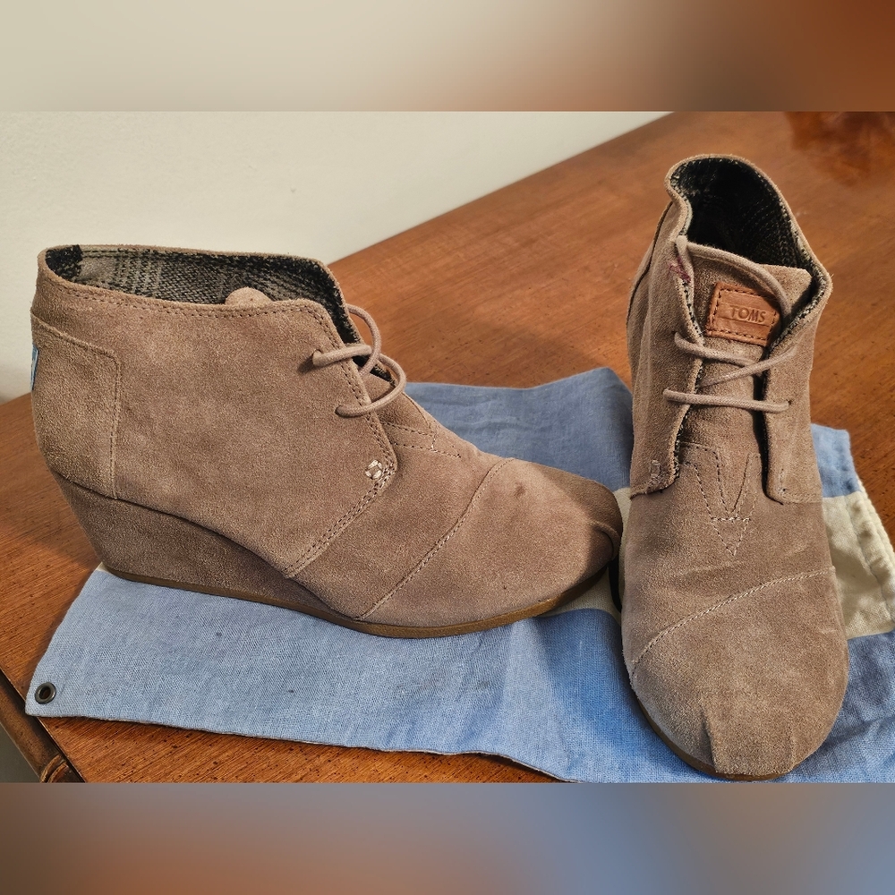 Toms Suede Wedges